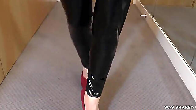 Amateur Babe in Red Stilettos and Latex Liquid Leggings