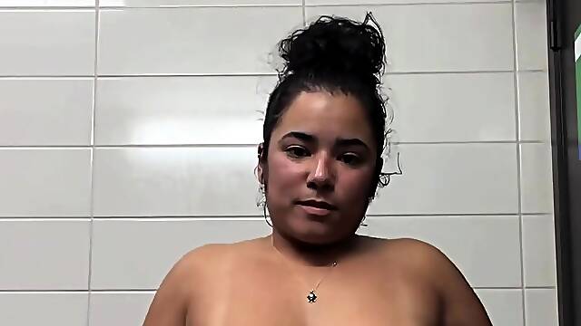 Love Chat Big Boobs Brunette Masturbating For Cam