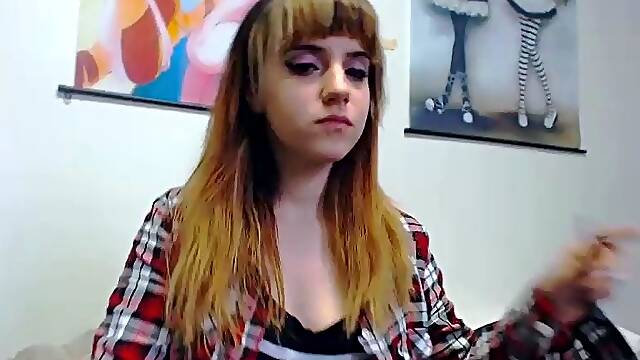 Amateur Webcam Teen Masturbates And Teases