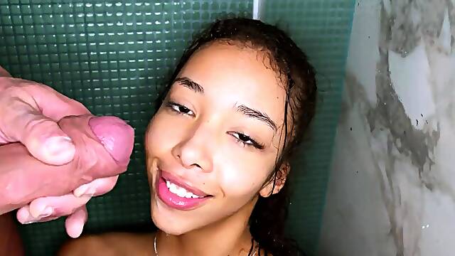 Young Squirter Babe Hotel Hardsex and Pissing