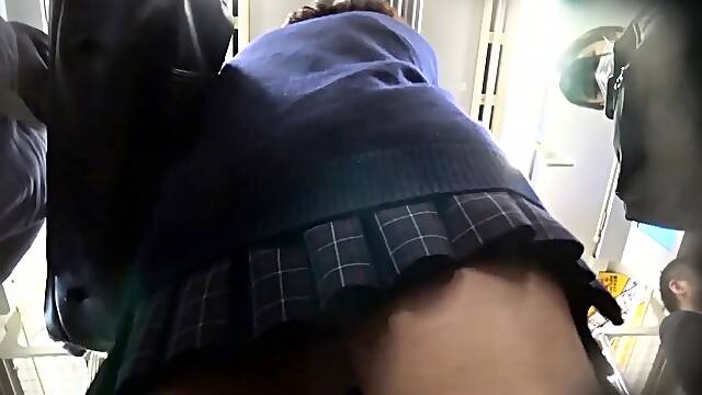 Amateur hottie fucked outdoor in public