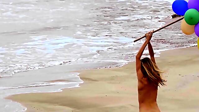 Sexy naked MILF playing with her baloons