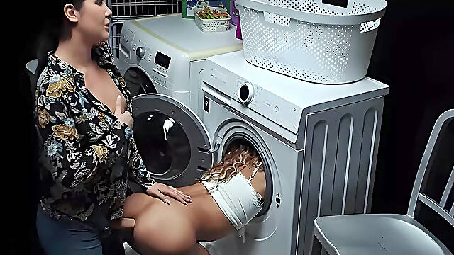 Shemale And Girl Videos