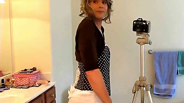 Big Cock Handjob for Crossdresser Samantha