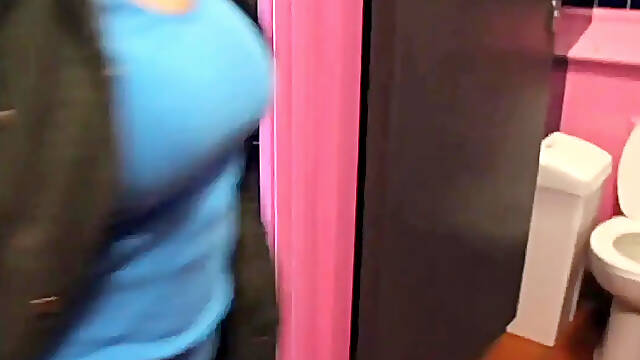 Flashing her Pussy for all the workers