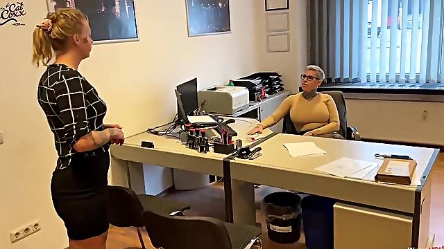 Cat Coxx - Perverse Chefin..lehrjahre Sind Keine Herrenjahre! Azubine Bestraft Mit Ca