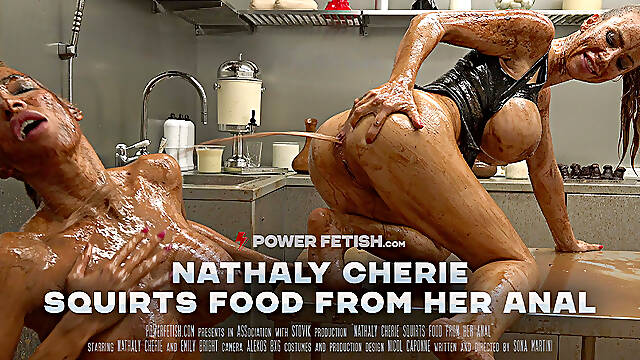 POWER FETISH - Nathaly Cherie squirts food from her an