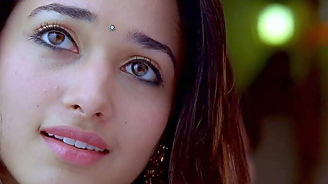 Naughty Indian beauty softcore video