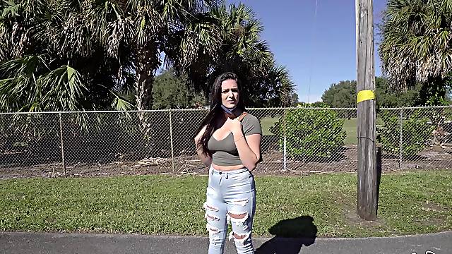 Amateur brunette Alice Visby shows how she sucks a dick for money
