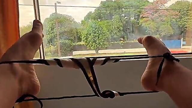 Uff, what a delight to masturbate during the time that everybody walks by, hehehehe. Comment what u would do to me if u saw me from beneath.