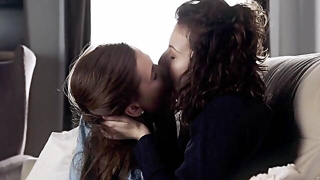 Emylia Argan, Stella Cardo - Heart Of Mine SexArt