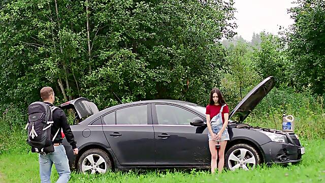 Brunette hottie Arwen Gold fucked in the car outdoors