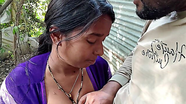 Indian Aunty - Bhabhi Has Left Her Old Husband, so She Quenched the Thirst of Her Big Ass and Pussy with the Neighbor Boy.