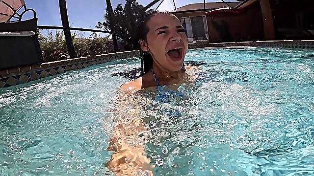 Deepend Underwater Masturbation Orgasm